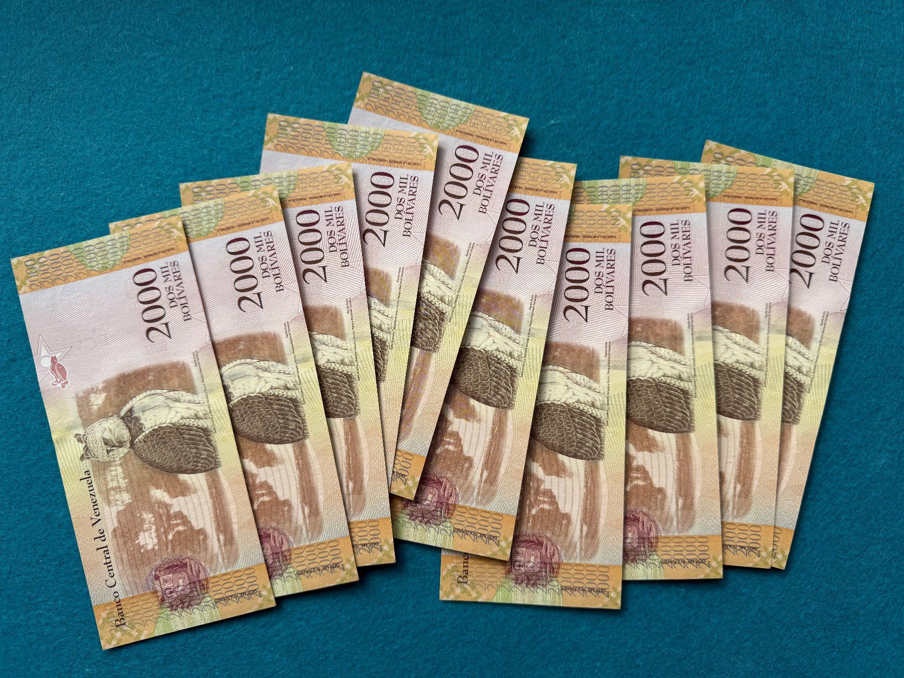 Banconote: Venezuela 2016 - 10 x 2000 Bolivares UNC – Nuovo e nell'imballaggio originale da Pfäffikon SZ venduto da Sieben77 2