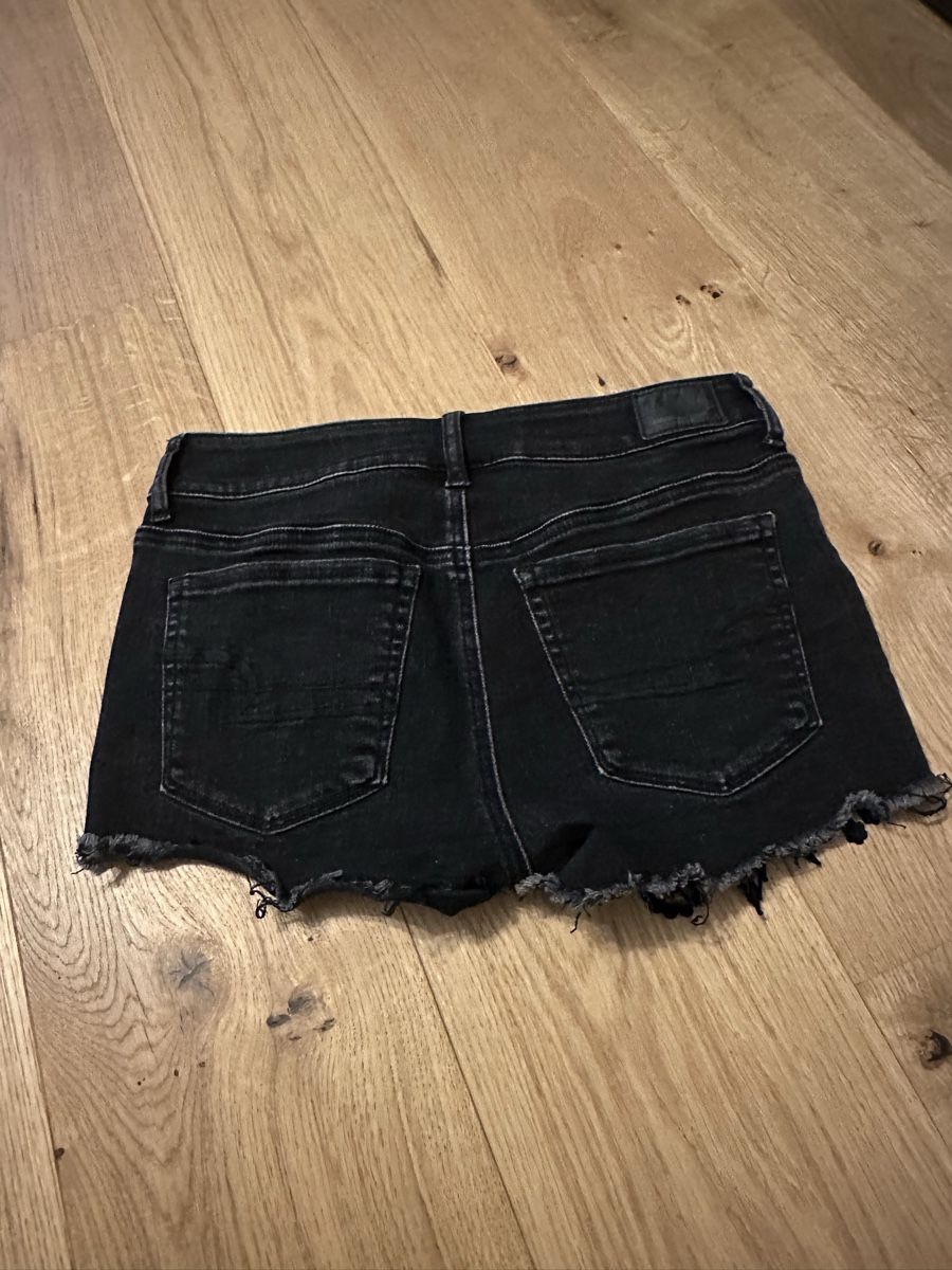 American Eagle Jeans: American Eagle Shorts Gr. 34 mit Spitze schwarz – Usato da Muri AG venduto da LON2o11 4