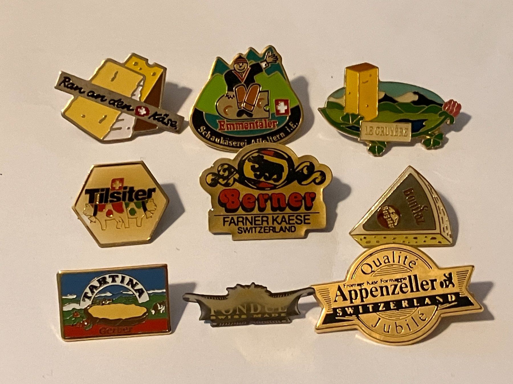 Placchette & Badge: 9 Pin Käse diverse – Usato da Basel venduto da djwwpp