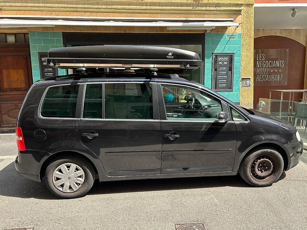 VW Automobili: VW TOURAN 2.0 FSI Trendline – Usato da Vevey venduto da Alexamiguet 1