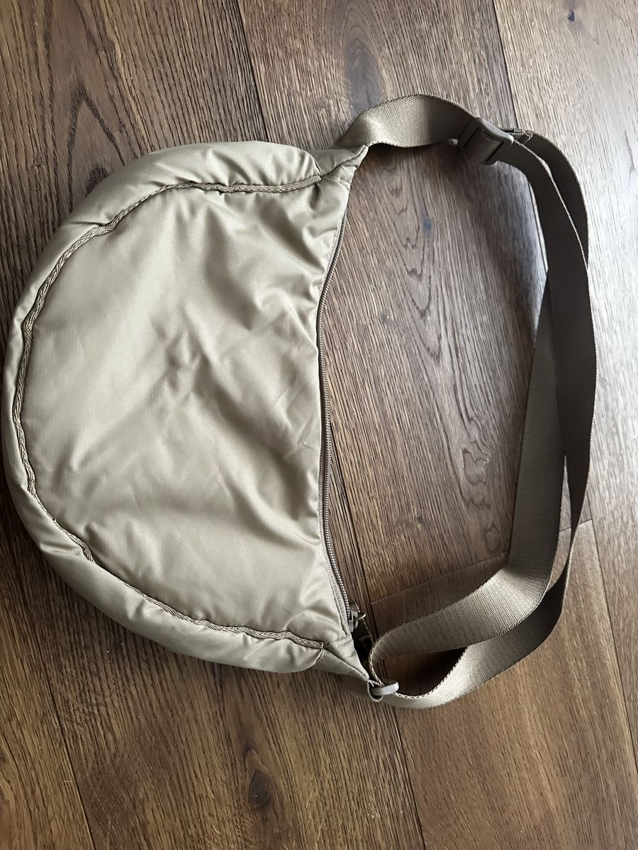 Uniqlo Borse: Uniqlo Bauchtasche beige/hellbraun – Usato da Rudolfstetten venduto da Jenna.Bananna