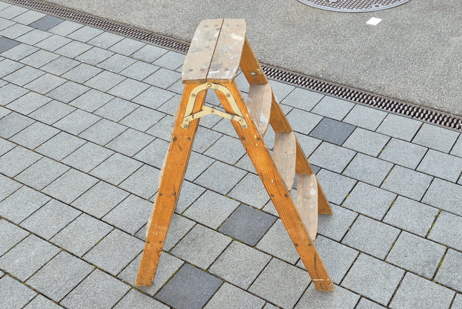 Scale: Bock-Leiter 4-Tritt (Holz) – Usato da Zürich venduto da brinkosos 3