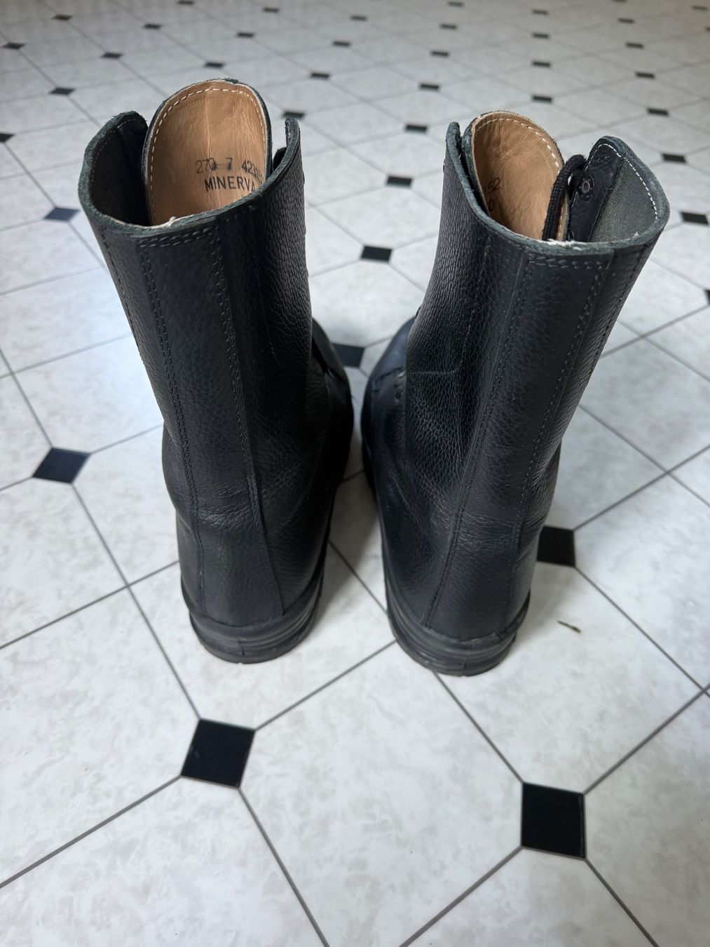 Schweizer Armee Scarpe da uomo: Schweizer Armee Kampfstiefel - wenig gebraucht - ca. Gr. 42 – Usato da Mitlödi venduto da ax20 2