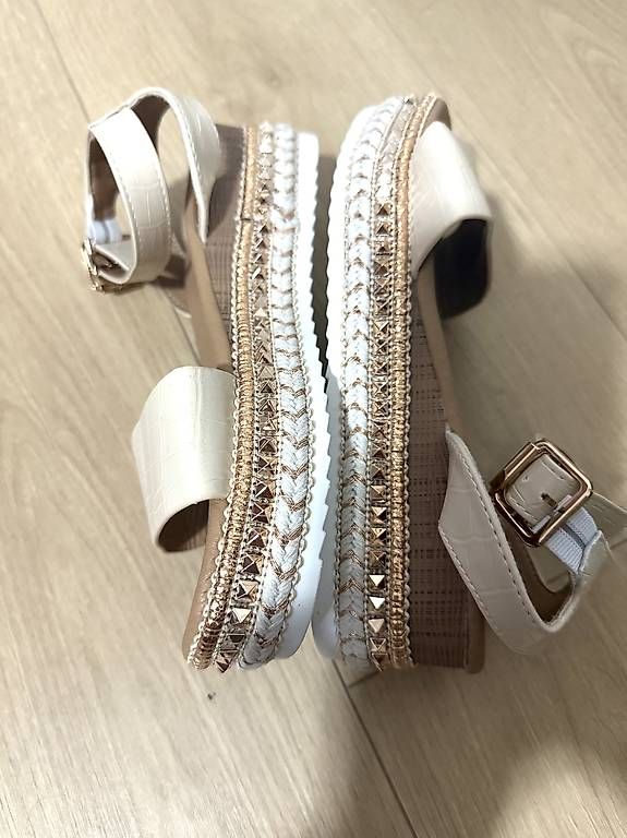 Scarpe da donna: Sandali Nuovi Nr.37 – Nuovo (secondo la descrizione) da Locarno venduto da Debi816 4