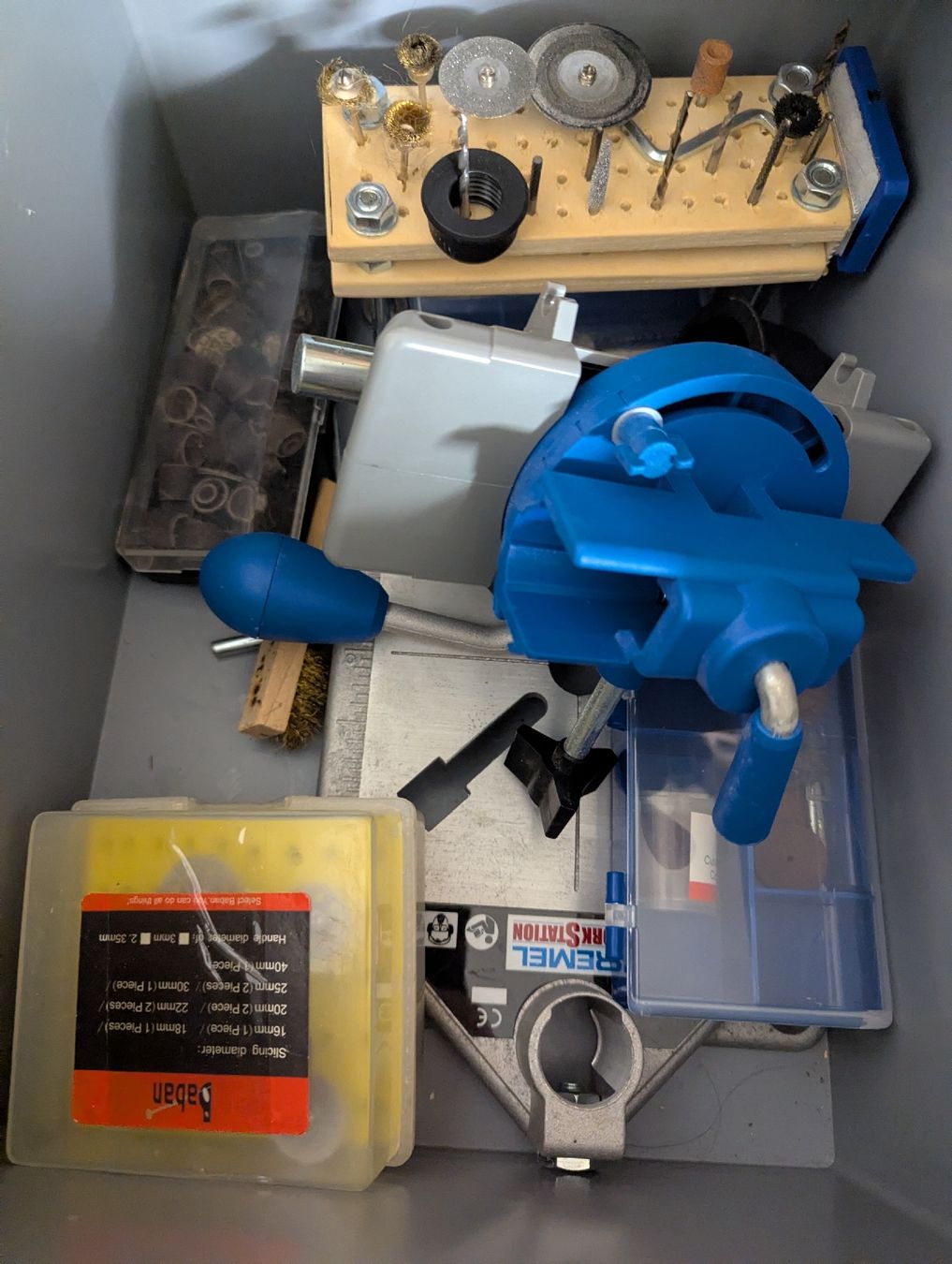 Tutte le macchine: Dremel avec accessoires – Usato da Chénens venduto da HistoricCan0 2