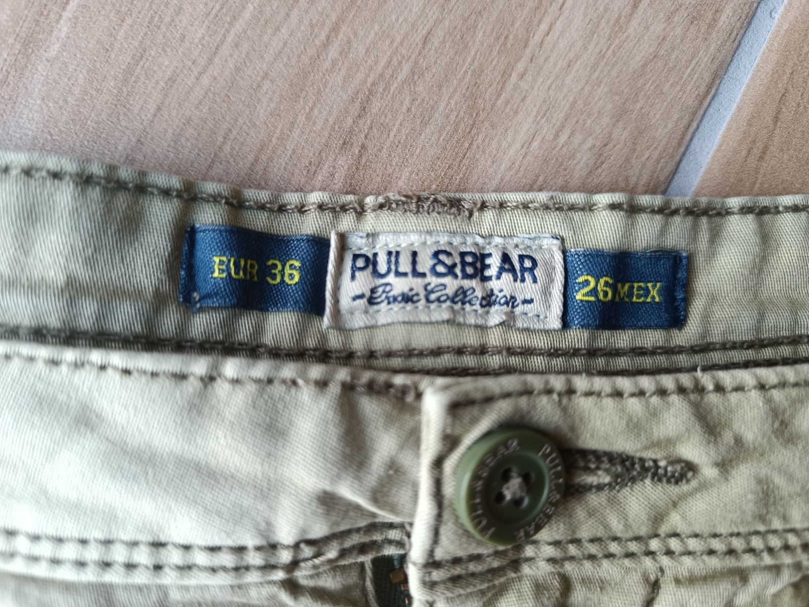 Pantalons: Shorts olive – D'occasion à Wolfwil par SecondOwner 1
