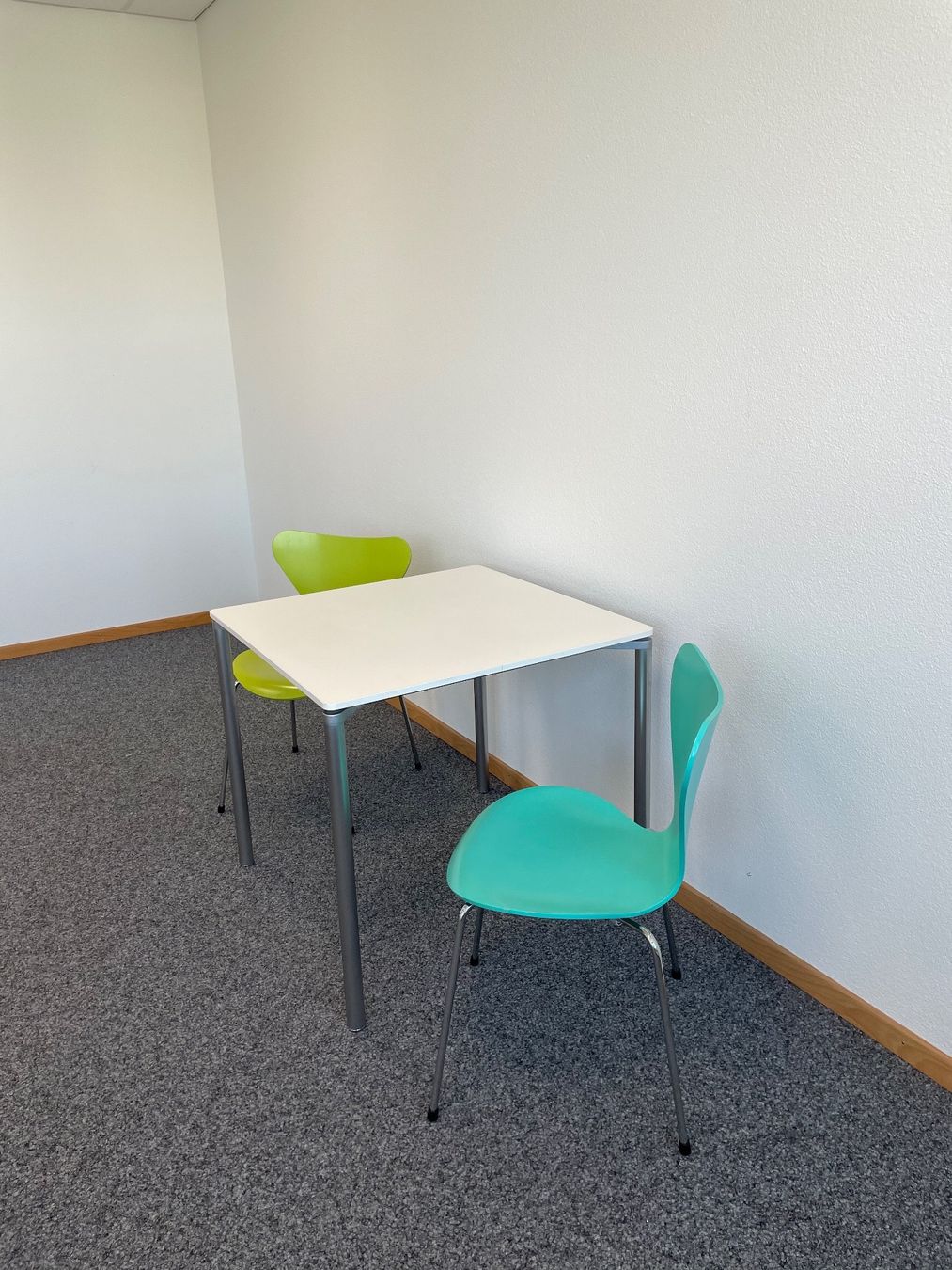 Fritz Hansen Tavoli: 2 Fritz Hansen Designer Tische – Usato da Grenchen venduto da Design-Outlet 1