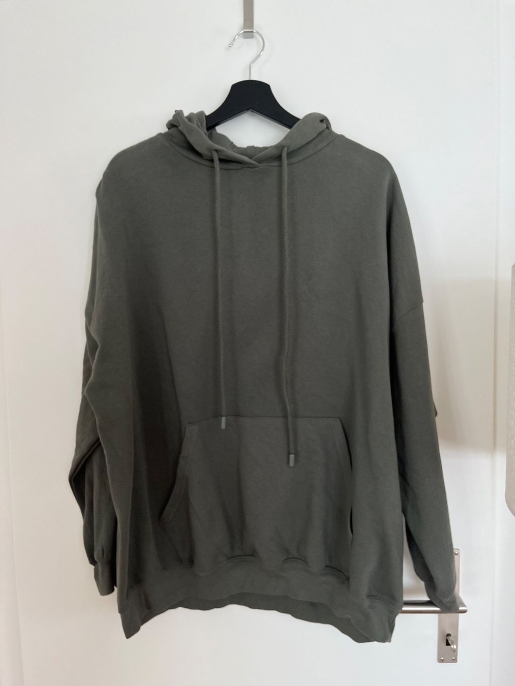 Maglioni & Felpe: Hoodie – Usato da Fislisbach venduto da den_dzl9