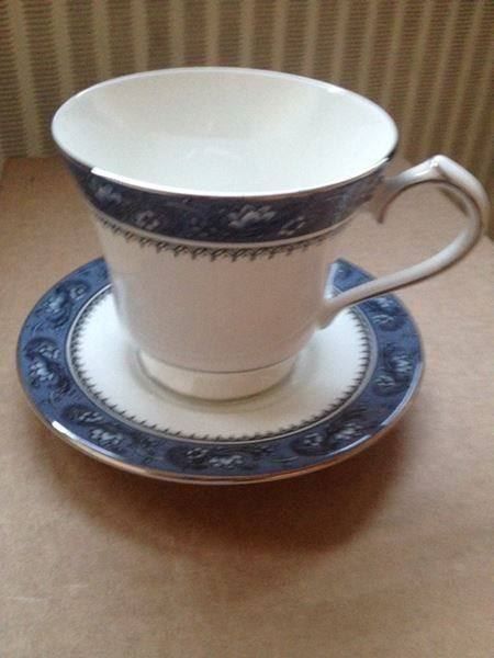 Set di piatti: SERVICE TABLE BONE CHINA 62 PIECES NEUF – Nuovo e nell'imballaggio originale da Bernex venduto da eunicefitz 4