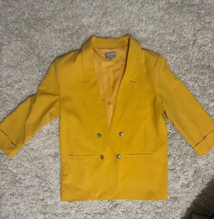 Gorgeous yellow blazer for spring, size M, great condition!