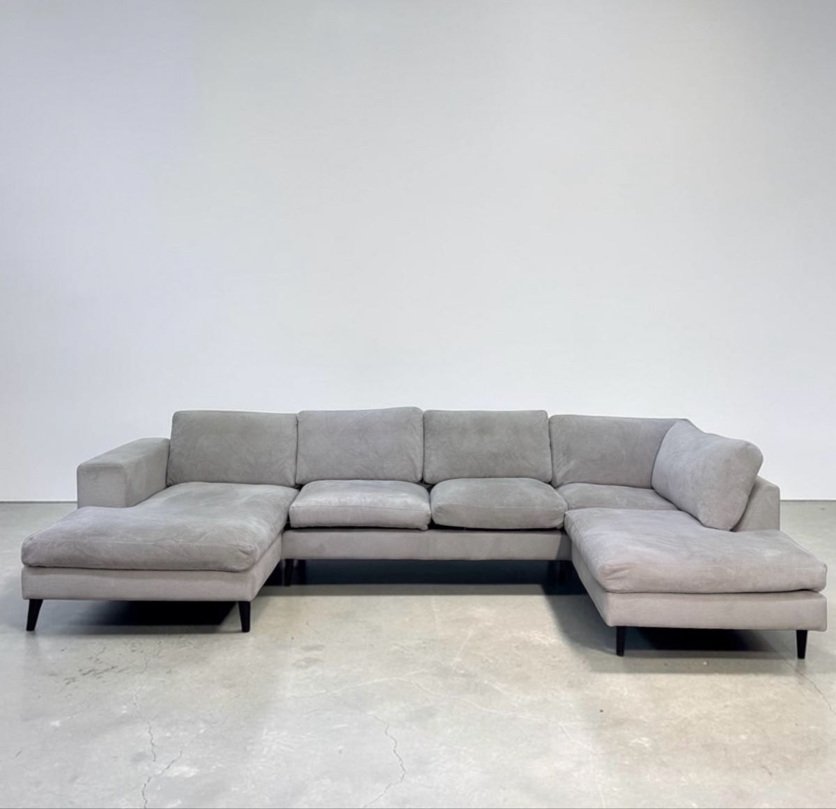 Sofas: Ecksofa-Set Hellgrau Mit all den Kissen – D'occasion à Fehraltorf par Sofalab.swiss 4