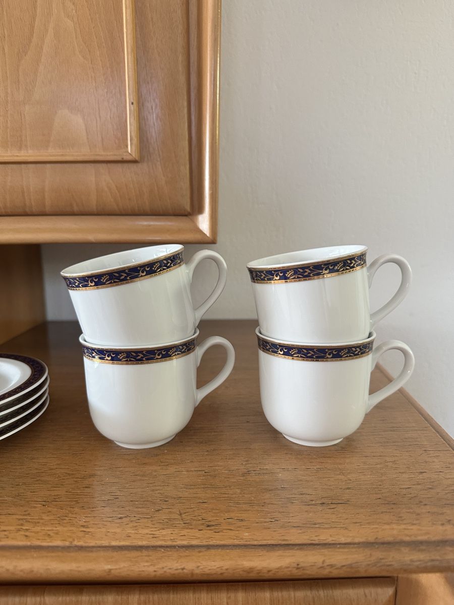Set di piatti: 4er Geschirrset mit schönem Rand – Usato da Grüningen venduto da DomegaStore 4