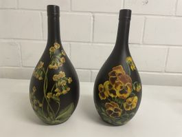 2 Vasen handbemalt Blumen Motiv schwarz