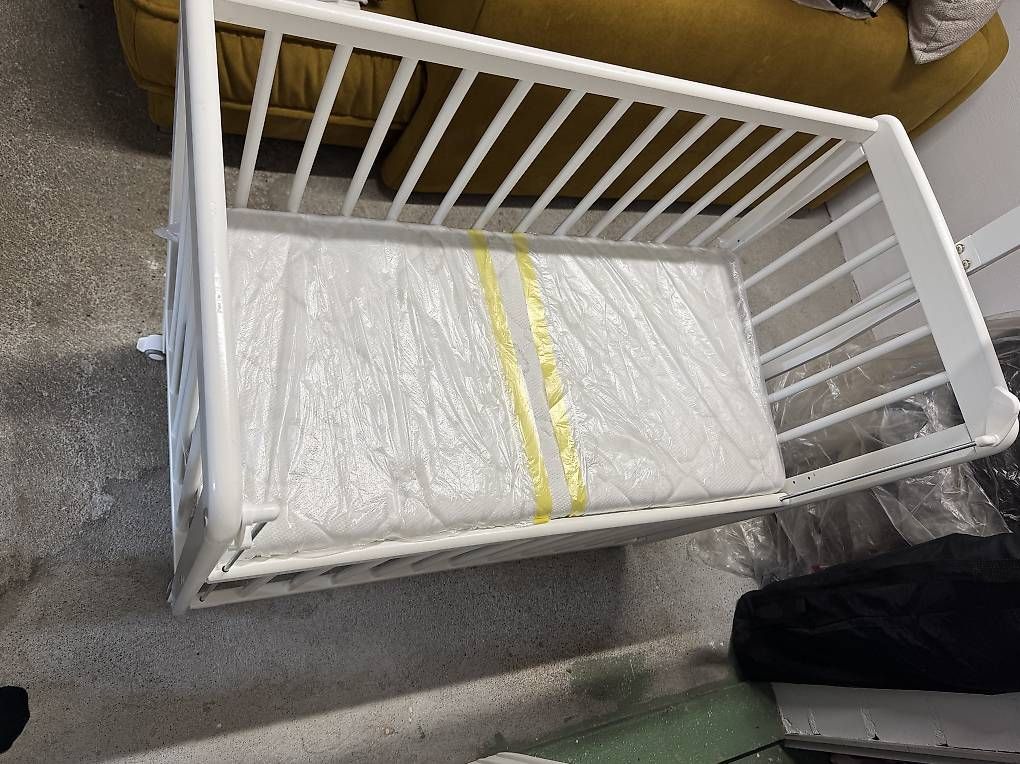 Letti: Babybett / Gitterbett  – Usato da Lengnau BE venduto da MarinoT