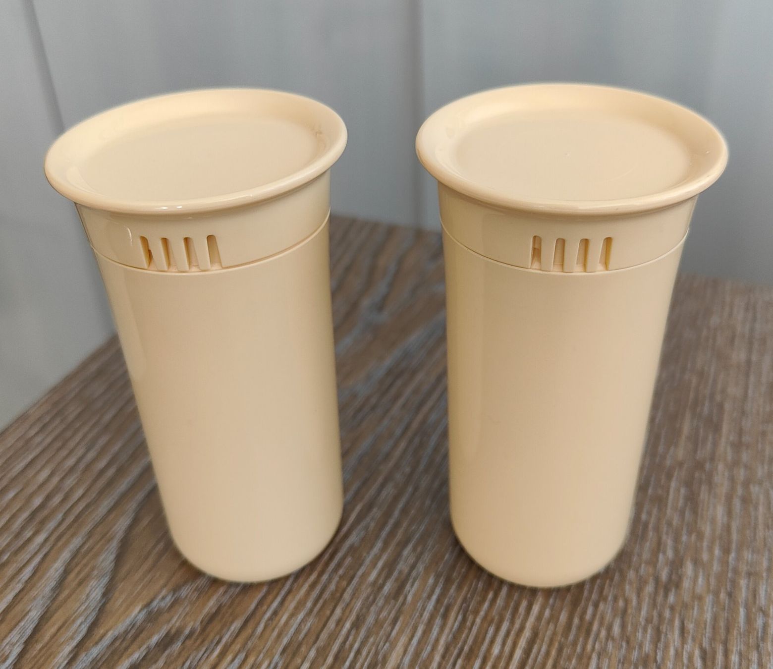 Tupperware Contenitori & Simili: Tupperware Salz und Pfefferstreuer 2 Stück !!!!!! – Nuovo (secondo la descrizione) da Flaach venduto da Lonzo99