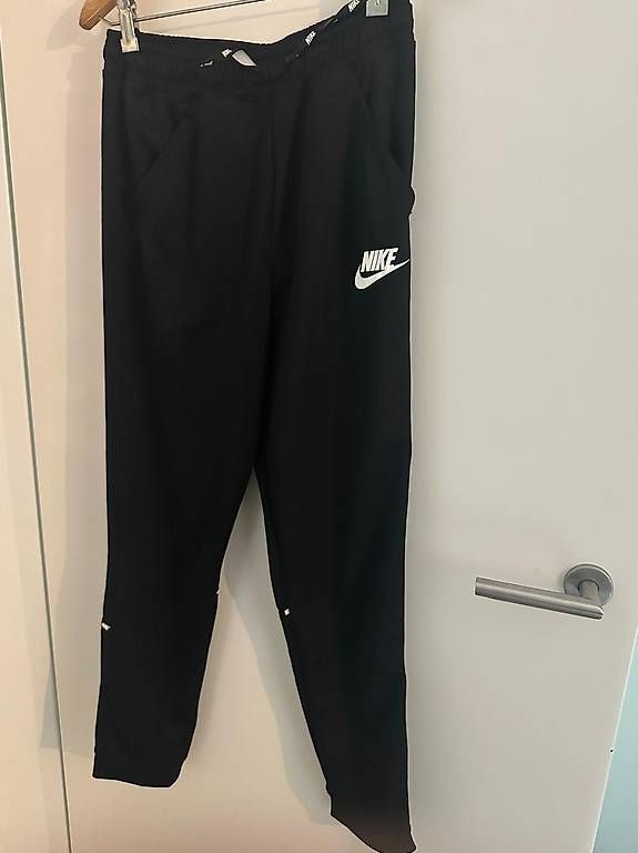 Pantalons: Trainingshose - S – D'occasion à Wauwil par est_r5td