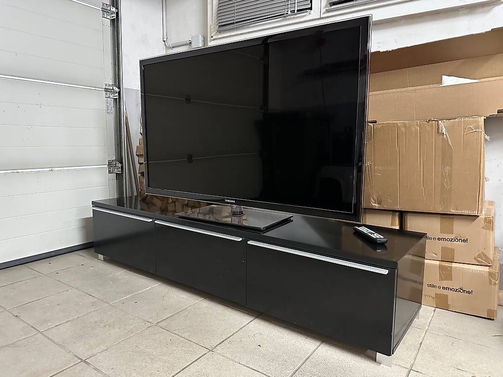 Pfister Mobili TV: Sideboard Schwarz mt 3 Schubladen – Usato da Goldach venduto da Privitec 1