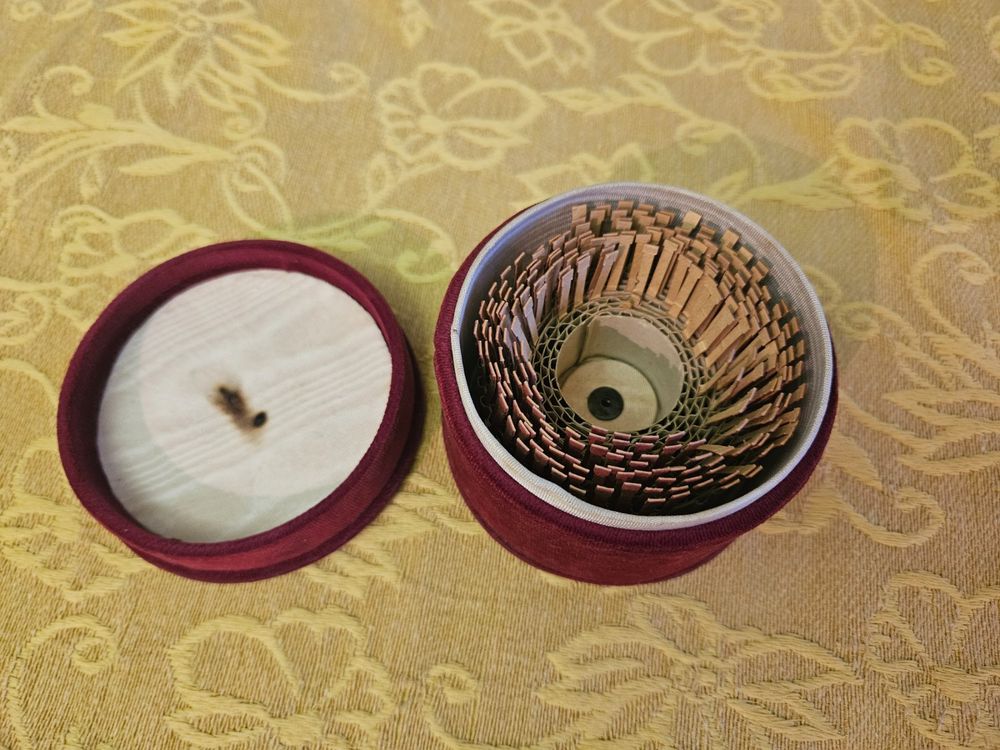 Boîte Vintage En Velours Revue – Occasion, Parfaite Pour Rangement Ou Déco