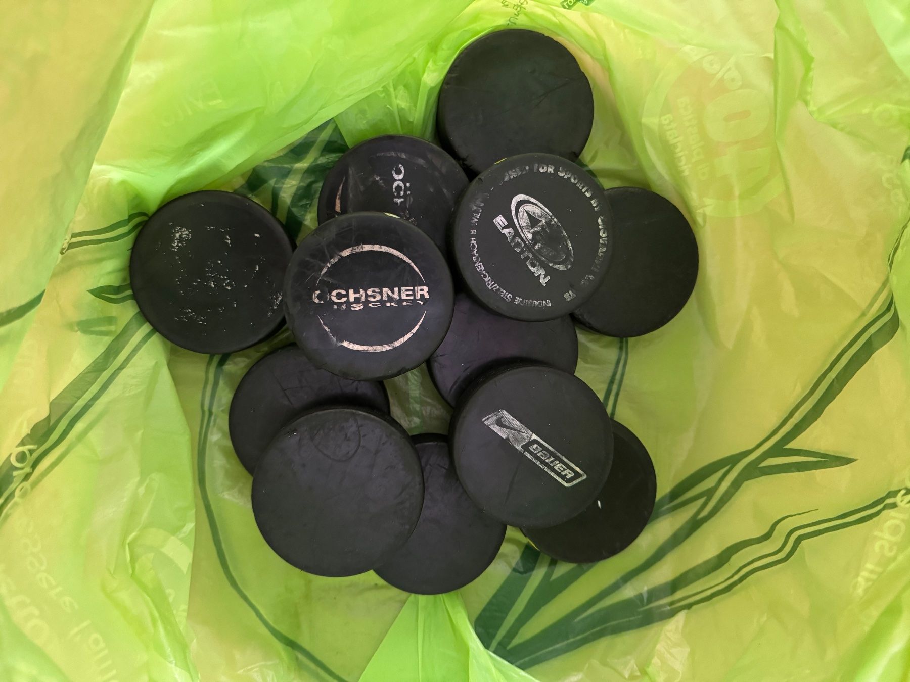 Palloni: 12 Eiskockey-Pucks – Usato da Dielsdorf venduto da Gioma06