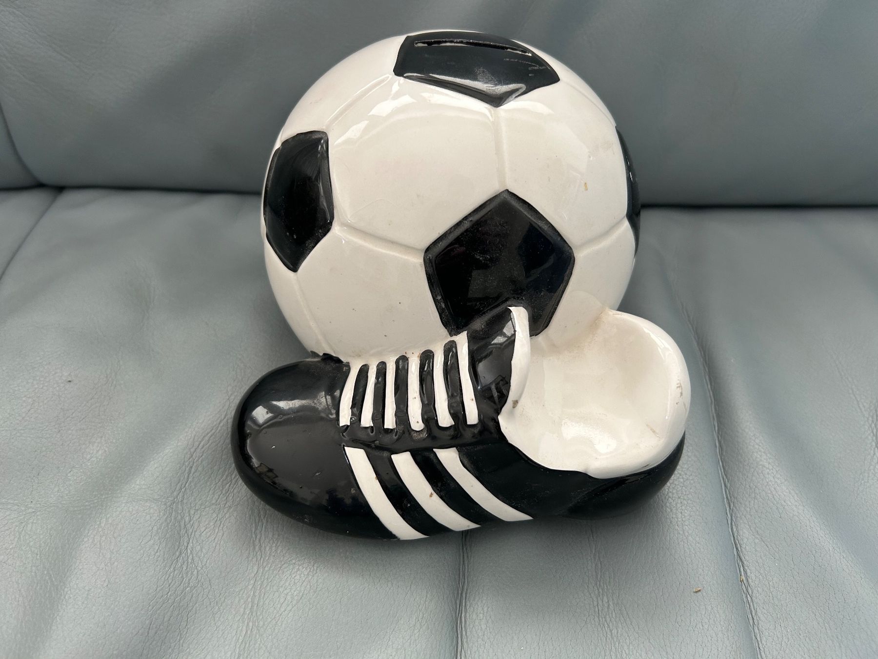 Salvadanai: Fussball Spardose mit Schuh – Usato da Emmen venduto da Carbru