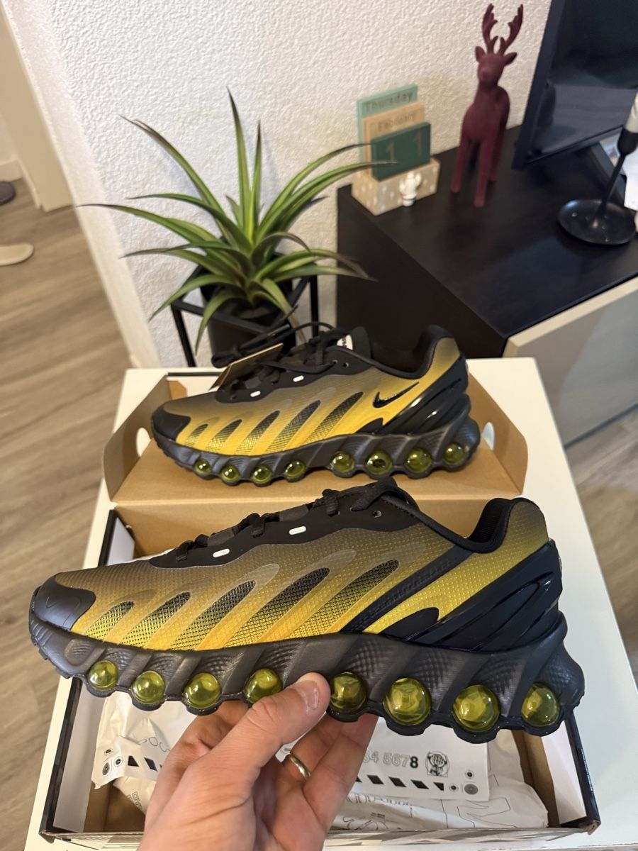 Nike Chaussures hommes: Nike Air Max 270 React noir or neuves Taille 42 – Neuf avec emballage d'origine à Urtenen-Schönbühl par Big.sanad
