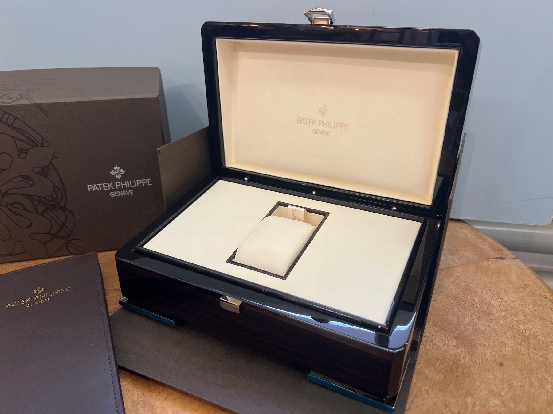 Patek Philippe Orologi: PATEK PHILIPPE Genève Uhrenbox – Usato da Otelfingen venduto da Yossi-68 1