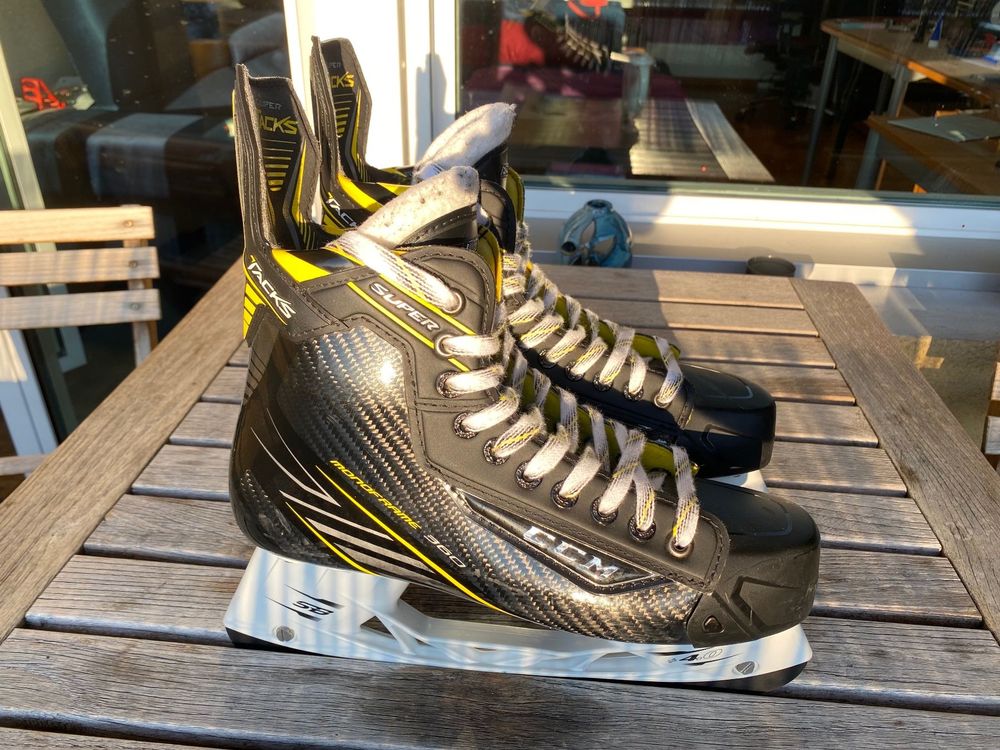 CCM Super Tracks monoframe 360 carbon Kaufen auf Ricardo