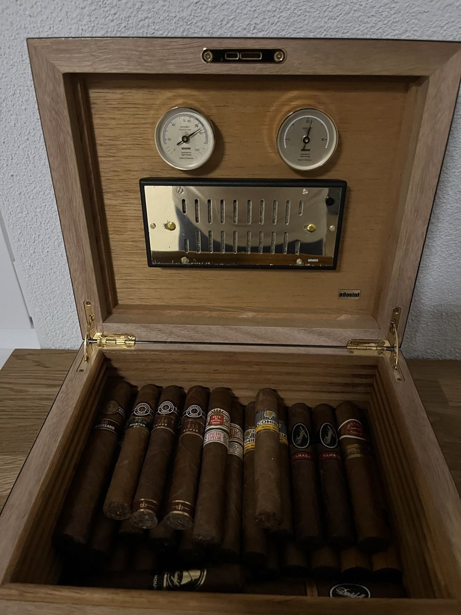 Adorini Humidore: Zigarren-Set komplett – Gebraucht aus Niederurnen von Calo6 6