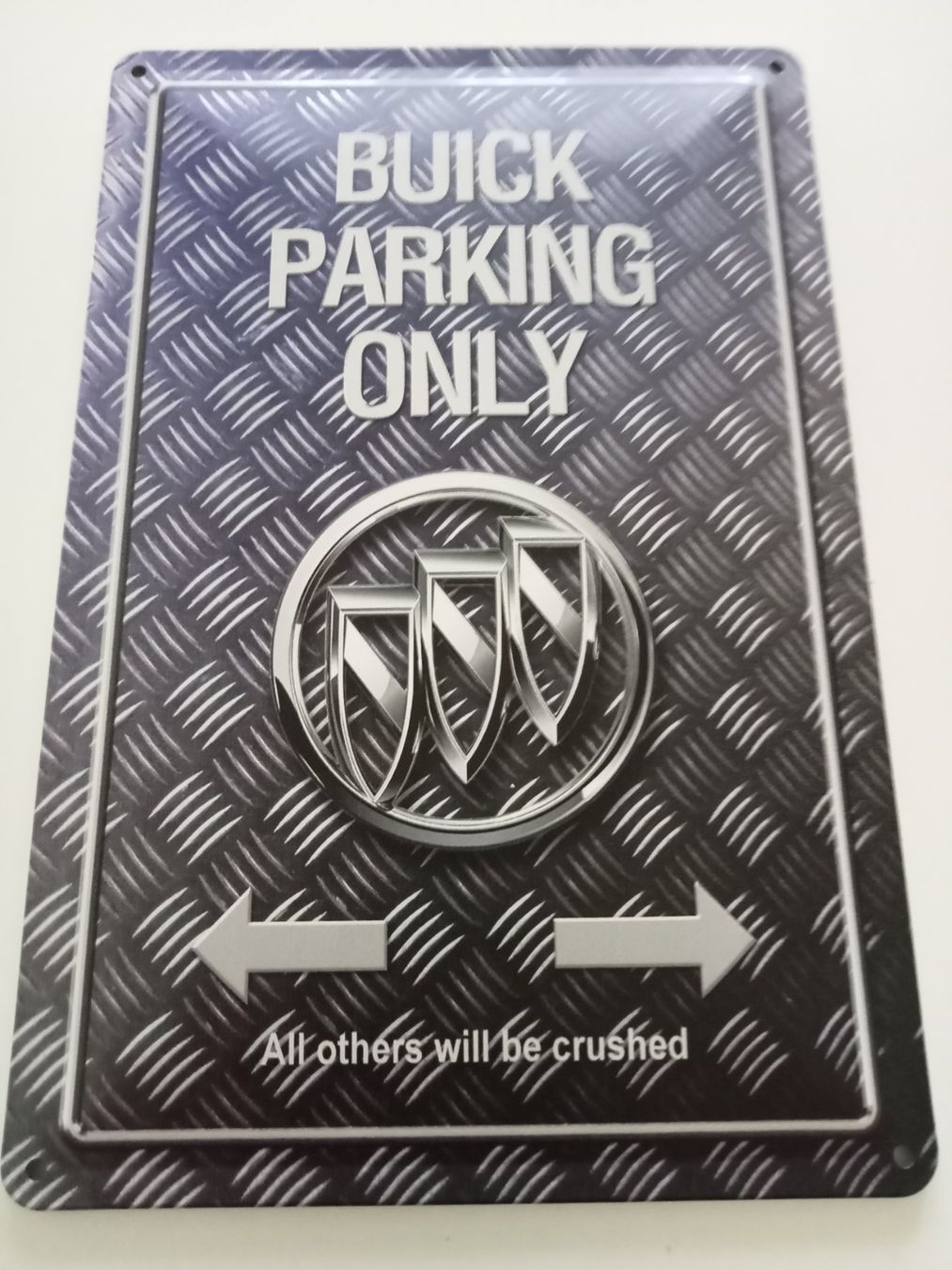 Buick Insegne: Metallic Blechschild-BUICK-PARKING ONLY – Nuovo e nell'imballaggio originale da Rupperswil venduto da big-one-sale