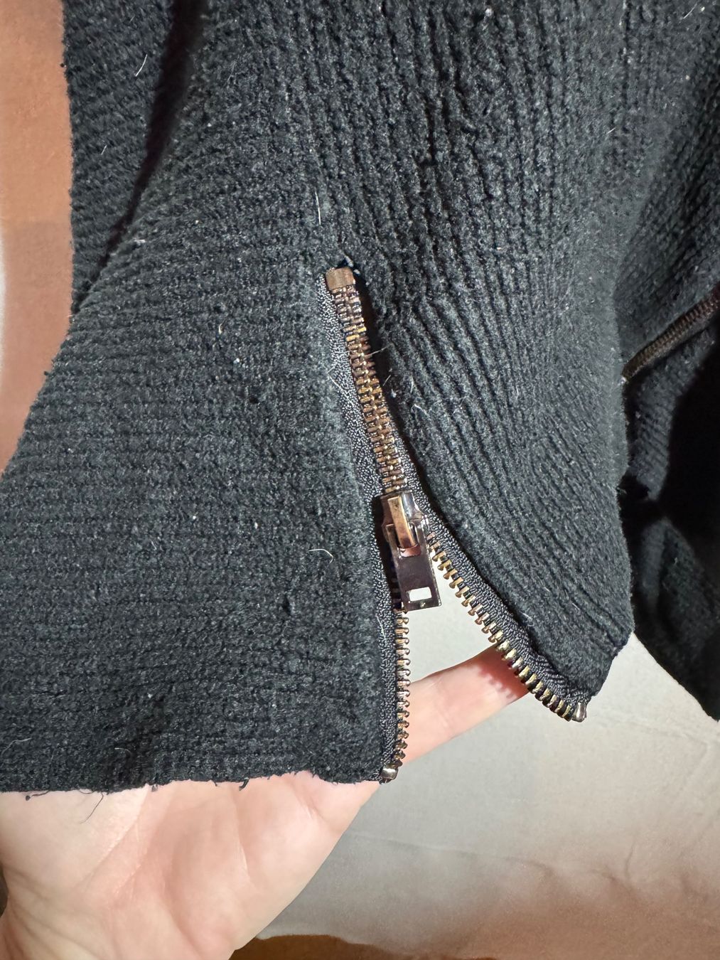 Pulls & Sweat-shirts: Schwarzer Cold Shoulder's Pullover ca Gr. L – D'occasion à Grosswangen par SALE_SALE_SALE 2