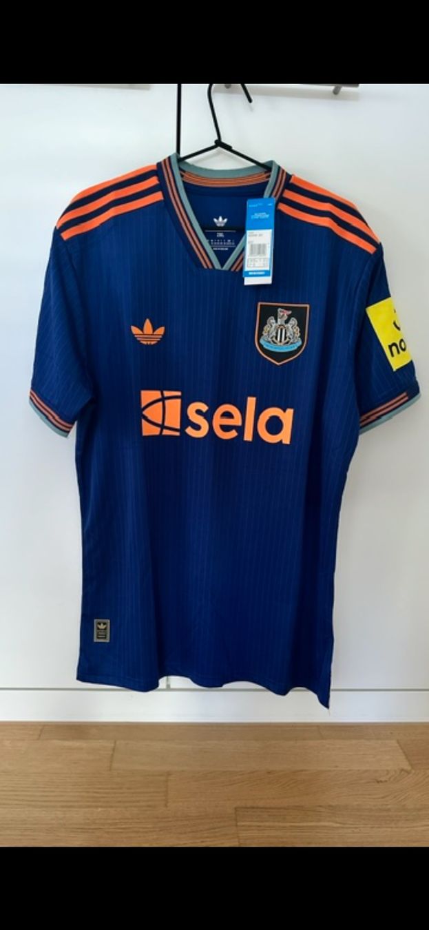 Leibchen & Hosen: Newcastle Third Kit 25/26 (player version) Neu – Neu und originalverpackt aus Rümlang von Dripsale