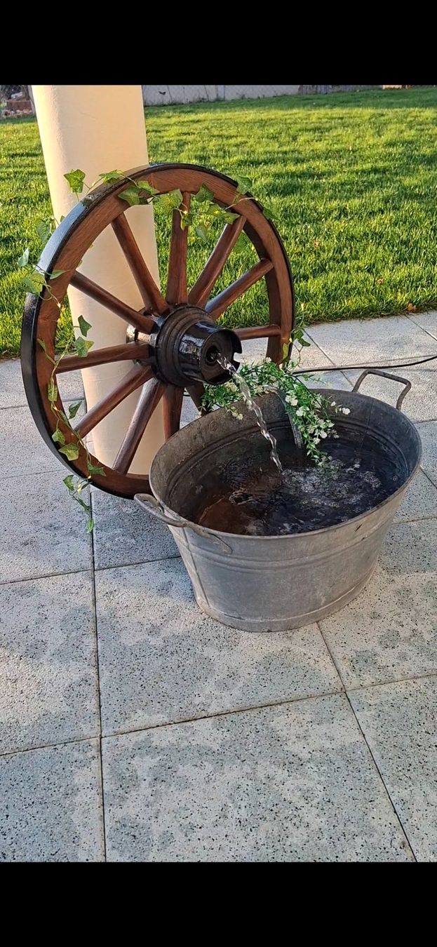 Stagni & Fontane ornamentali: Roue fontaine – Usato da Vicques venduto da Laffaire11 2