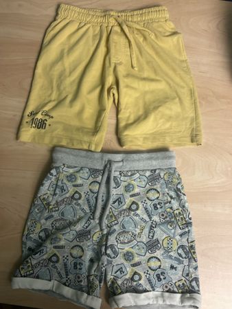 2 Shorts Gr. 128 gelb und gemustert
