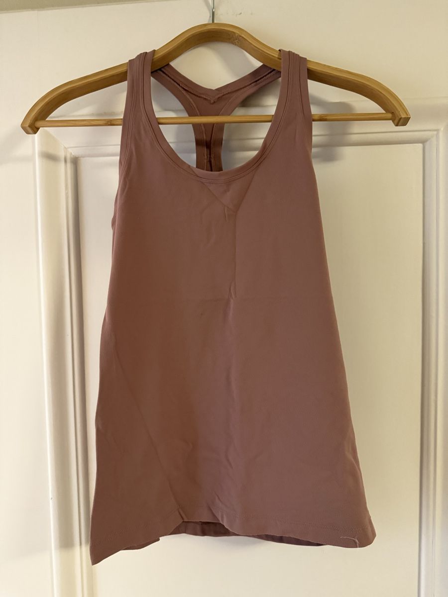 Lululemon T-shirt: Lululemon Tank Top (long) Pink soft – Usato da Zürich venduto da mul_ldm9