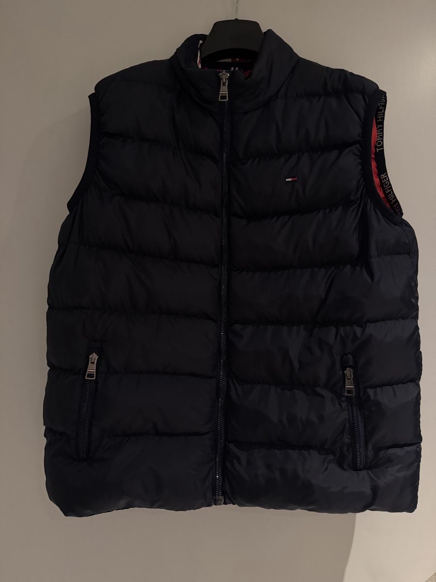 Tommy Hilfiger Gilet & Giacche: Tommy Hilfiger Weste Original – Nuovo e nell'imballaggio originale da Tennwil venduto da Zaylaaa