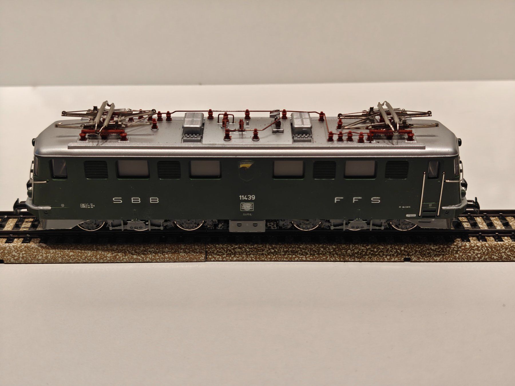 Märklin Modelleisenbahnen: Märklin Ae 6/6 – Gebraucht aus Braunau von Homersimpson 1
