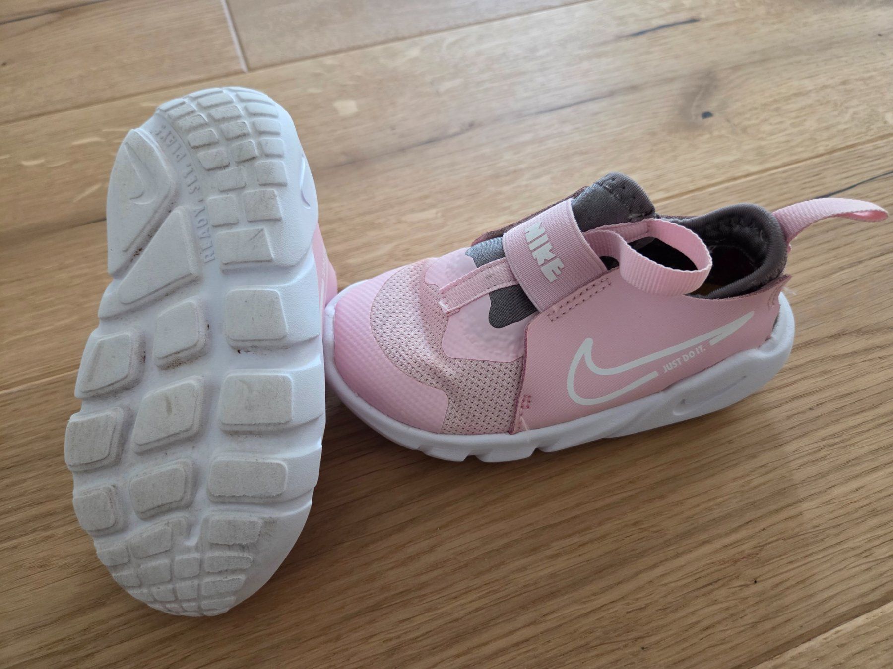 Nike Scarpe per ragazzi: Nike Kinder-Sneaker Grösse 25 – Usato da Bellach venduto da mela_lela 1