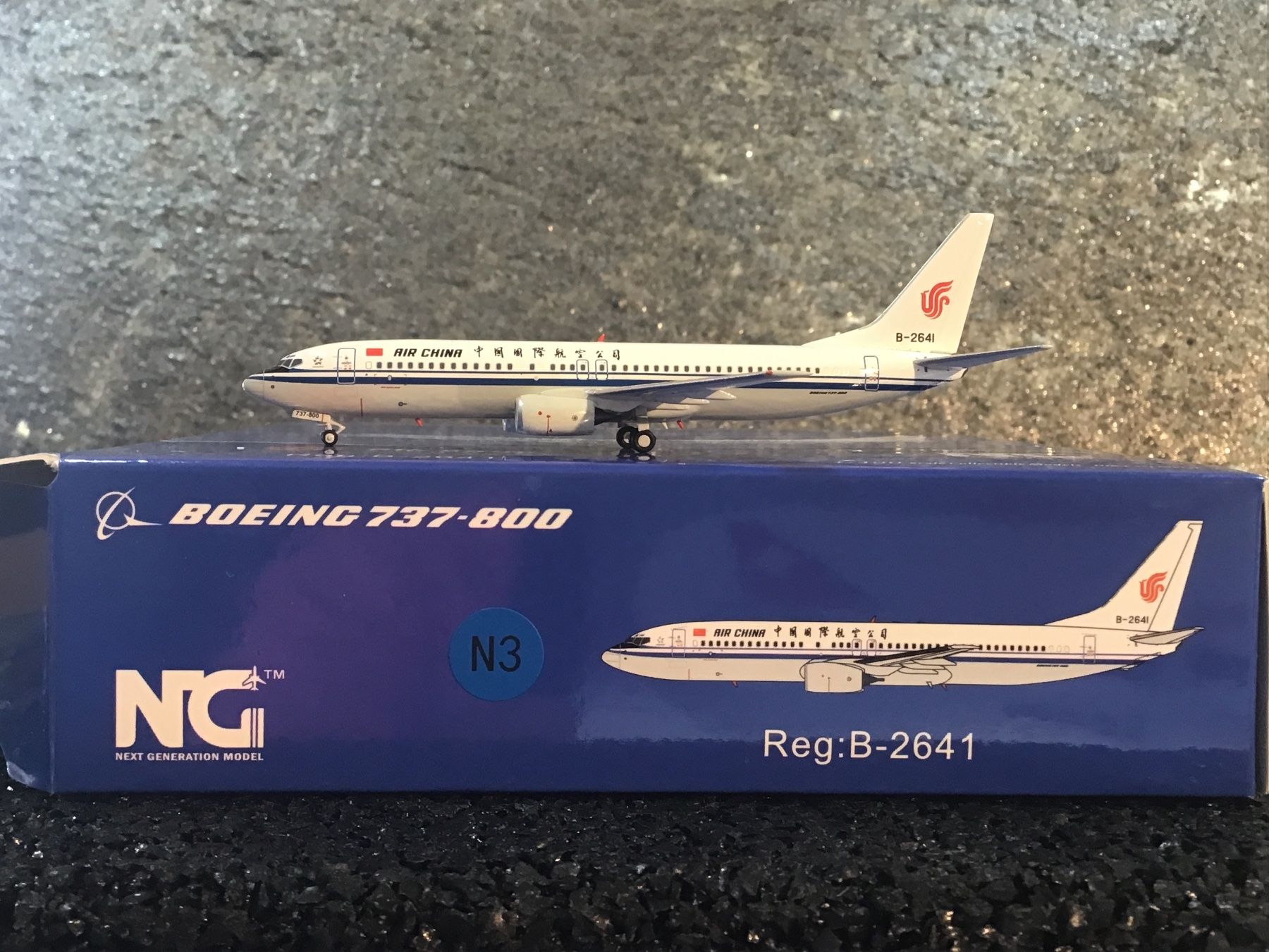 Boeing Kit di modellismo & Modellini statici: BOEING 737-800 AIR CHINA 1:400 – Usato da Männedorf venduto da Spezial-Modelle