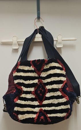 Shoulder carpet bag, red, white, navy blue