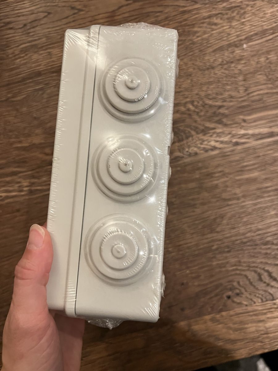 Hubs & Switches: Electrical junction box NEW – Neu und originalverpackt aus Bellinzona von Samirablank