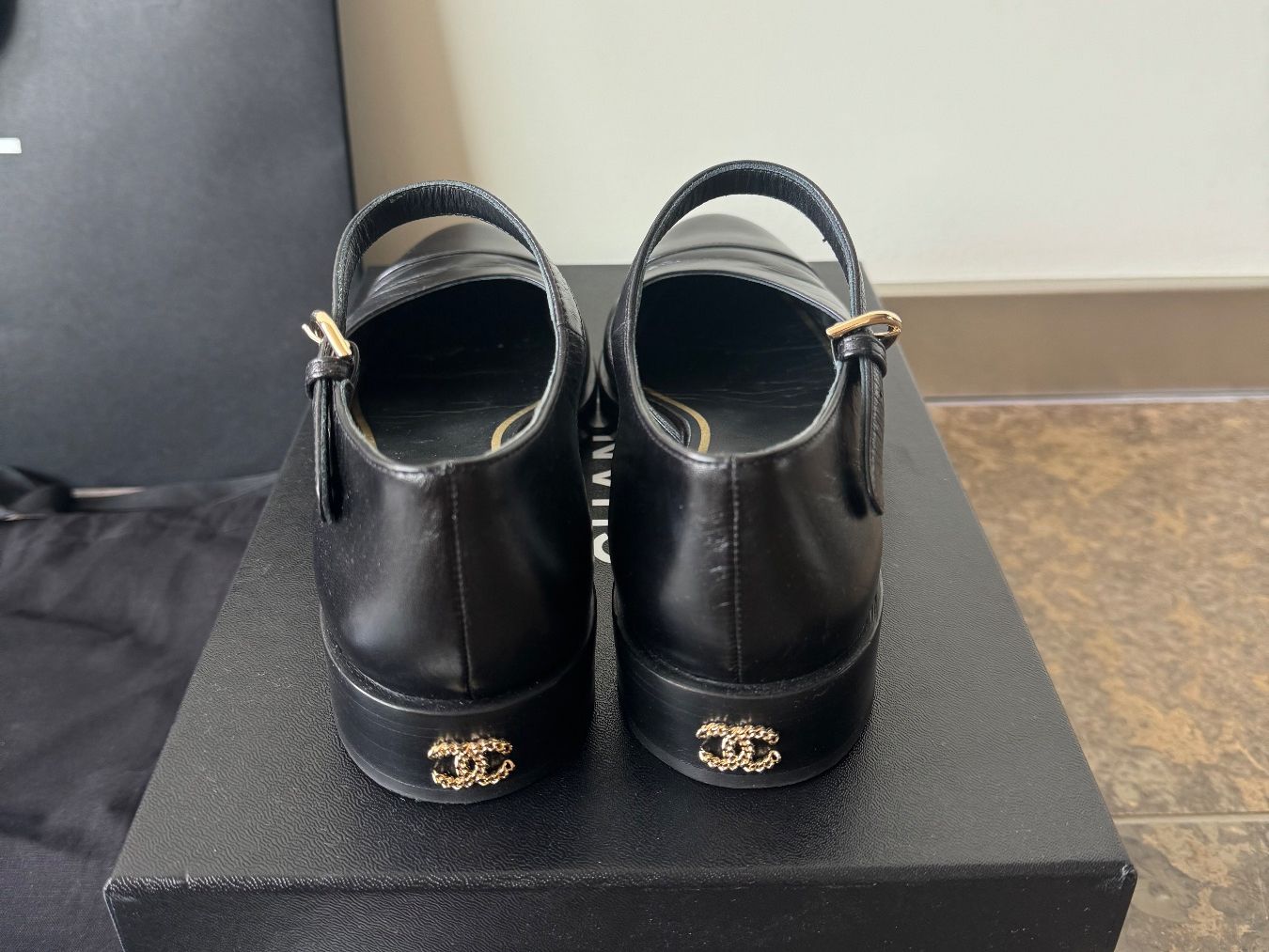 Chanel Scarpe da donna: CHANEL - Mary Janes Leather Flats - EU36 – Usato da Zürich venduto da JMin 2