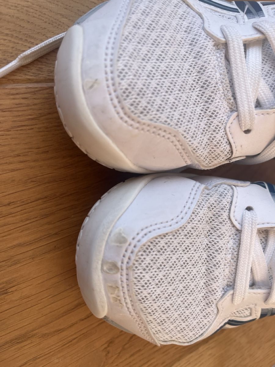 Schuhe für Jungen: Hallenschuhe asics Gr. 36 – Gebraucht aus Balmberg von Berglihof 1