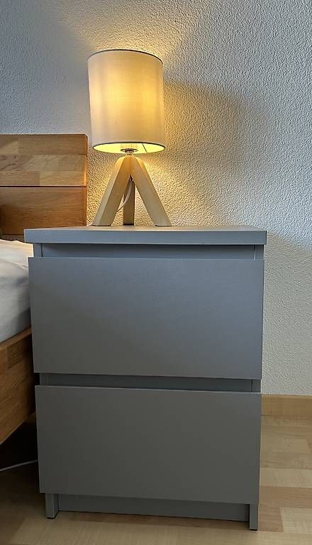 Ikea Tables de nuit: 2 Ikea Malm Nachttische in grau – D'occasion à Rüschlikon par ann_8tql 2