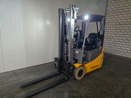 Stapler Jungheinrich EFG 215 Baujahr 2019 LI ION Hub 330cm
