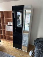 IKEA PAX Kleiderschrank mit automatischer Beleuchtung