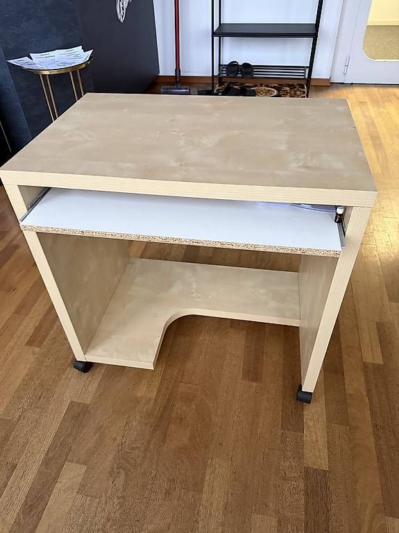 Scrivanie: Kleiner Schreibtisch  – Usato da Glattpark(Opfikon) venduto da Dami99_ 2