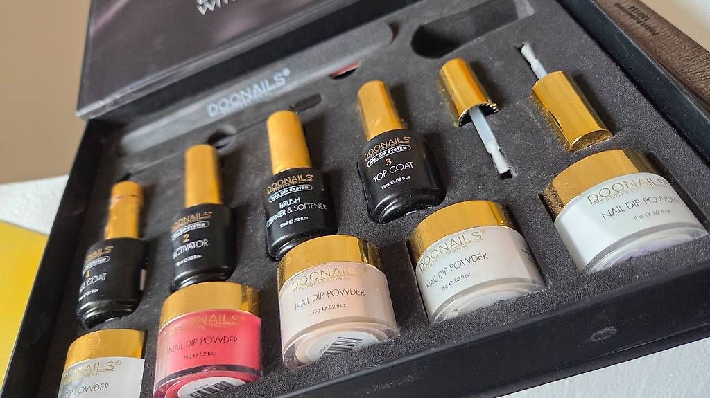 Smalto per unghie: Doonails Dipping Powder Set – Usato da Sils/Segl Baselgia venduto da sel_xcz8 2