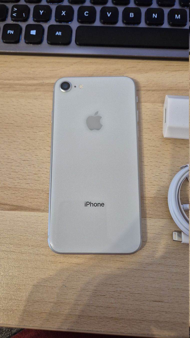 Apple Handys / Smartphones: iPhone 8 256GB Silver 3008 mit neuem Akku – Gebraucht aus Münchenbuchsee von MV_Solutions 4