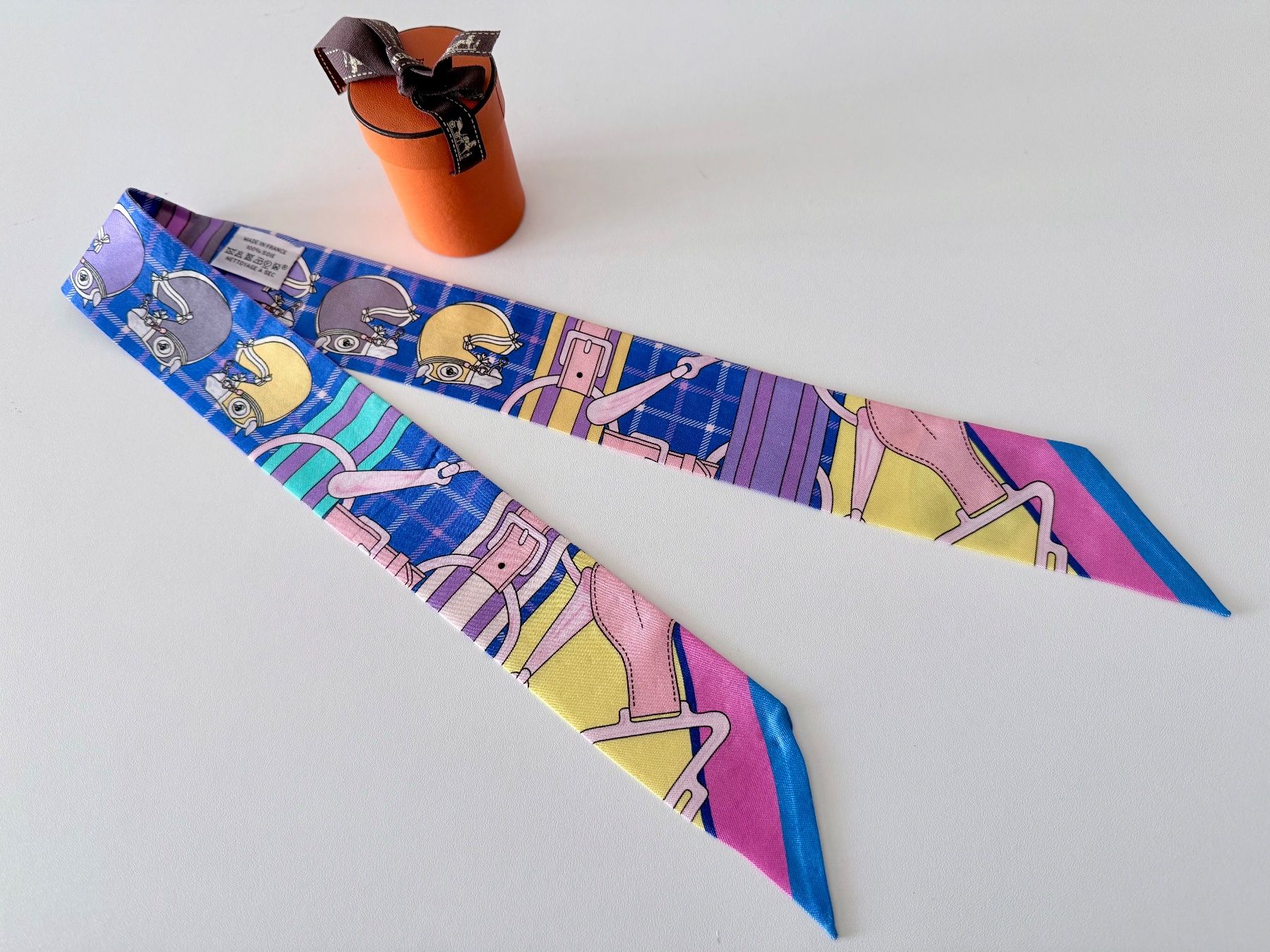 Hermès Foulard & Sciarpe: Superbe twilly HERMES-Paris "Tatersale” 100% soie, avec box – Nuovo (secondo la descrizione) da Le Mont-sur-Lausanne venduto da luxurylover 1