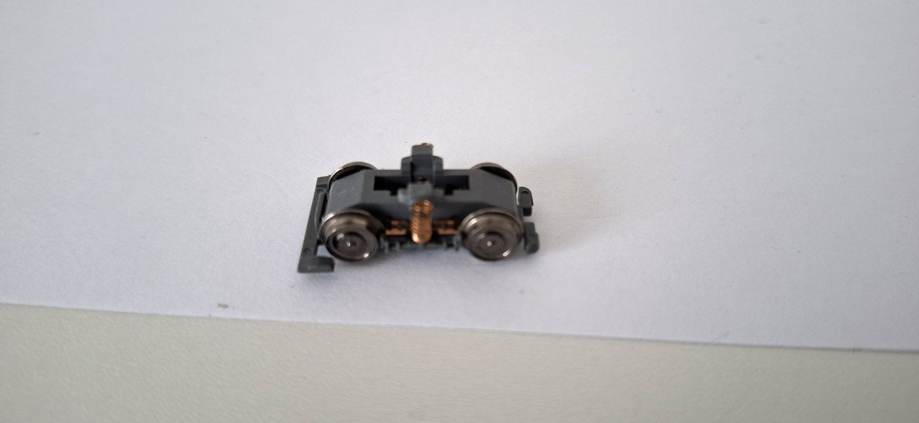 Hobbytrain Modellini di ferrovie: Hobbytrain Drehgestell zu rot oder blauen Pfeil SBB – Usato da Biberist venduto da Ntrains